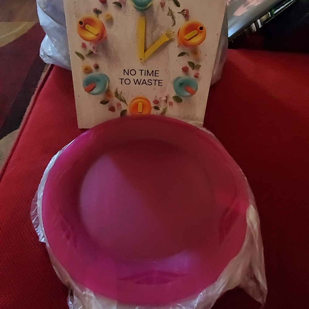 Tupperware - Picture 2 of 3